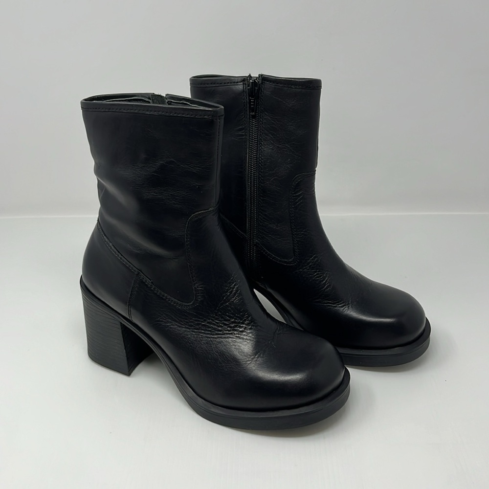 Urban Outfitters‎ Gwen Boots Black Size 6 Round Toe Block Heel Made in India